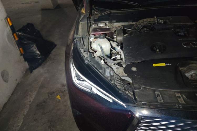 Used Infiniti QX50 2018 2.0T Four-Wheel Drive Smart Edition Engine Bay Right