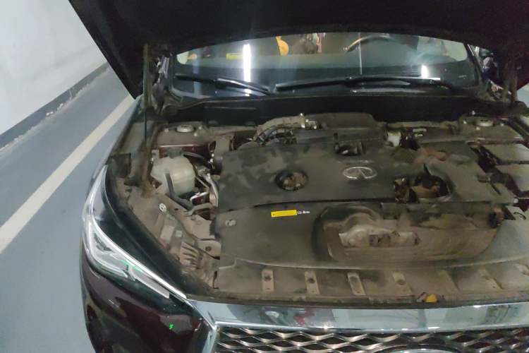 Used Infiniti QX50 2018 2.0T Two-Wheel Drive Fashion Edition Engine Bay Right