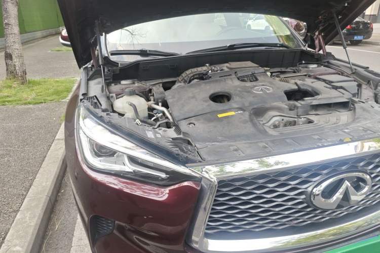 Used Infiniti QX50 2018 2.0T Two-Wheel Drive Fashion Edition Engine Bay Right
