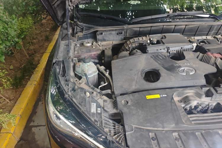 Used Infiniti QX50 2018 2.0T Two-Wheel Drive Fashion Edition Engine Bay Right