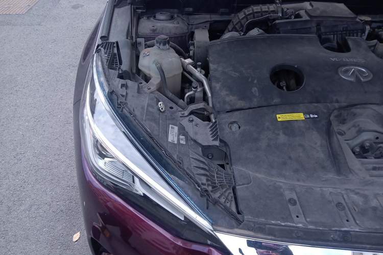 Used Infiniti QX50 2018 2.0T Two-Wheel Drive Fashion Edition Engine Bay Right