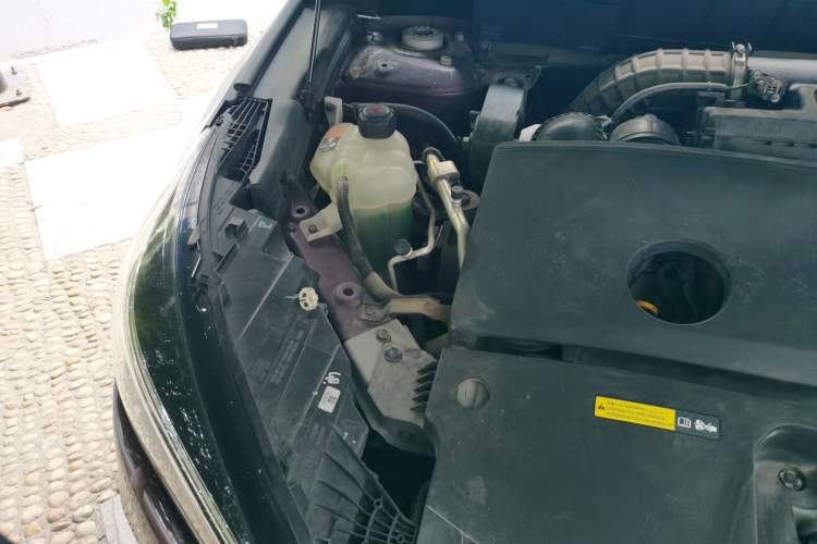 Used Infiniti QX50 2018 2.0T Four-Wheel Drive Elite Edition Engine Bay Right