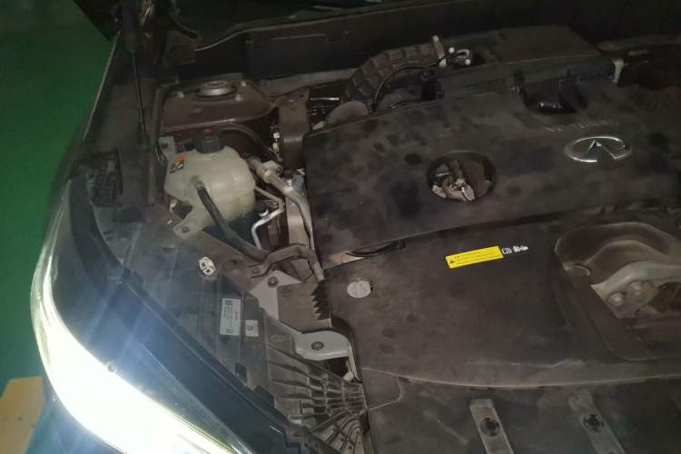 Used Infiniti QX50 2018 2.0T Two-Wheel Drive Fashion Edition Engine Bay Right