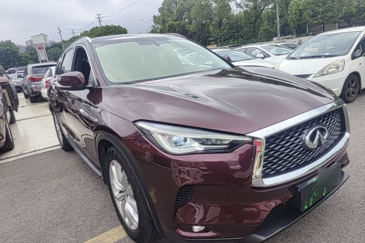Used Infiniti QX50 2018 2.0T Two-Wheel Drive Fashion Edition Front Right 45 Deg