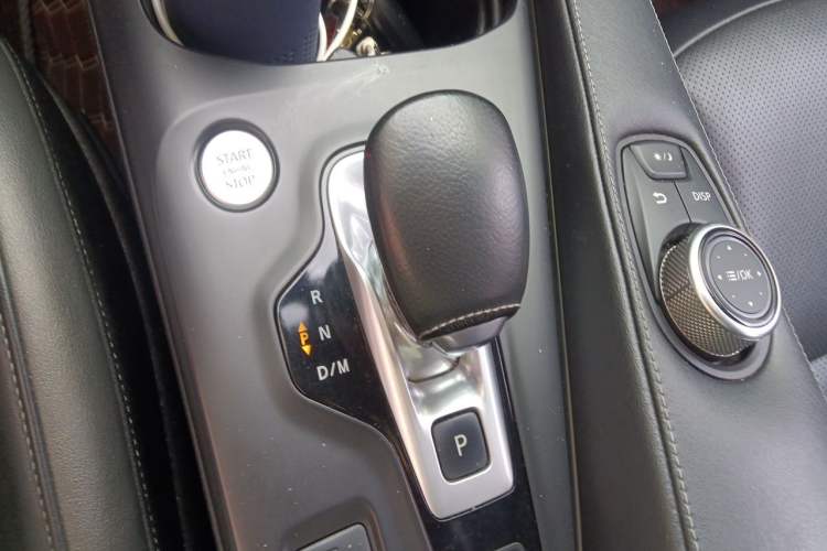 Used Infiniti QX50 2018 2.0T Two-Wheel Drive Fashion Edition Gear Lever