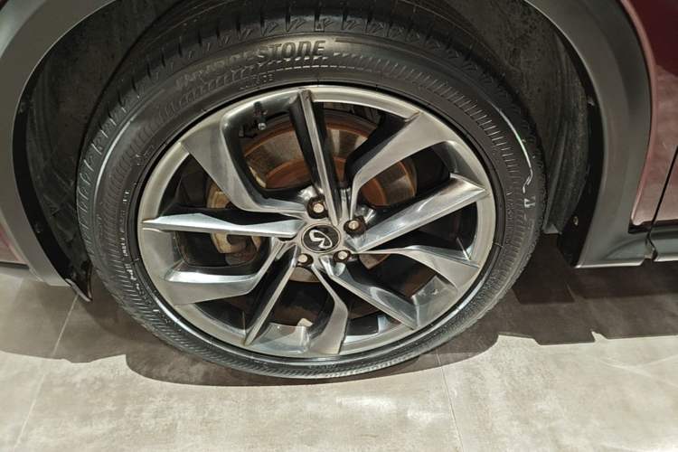 Used Infiniti QX50 2018 2.0T Four-Wheel Drive Smart Edition Left Front Wheel Hub