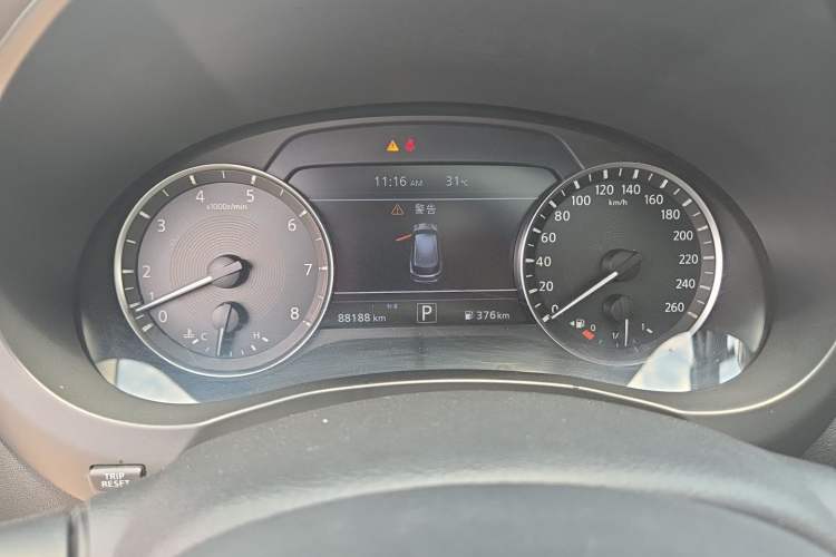 Used Infiniti QX50 2018 2.0T Two-Wheel Drive Fashion Edition Odometer Close Up