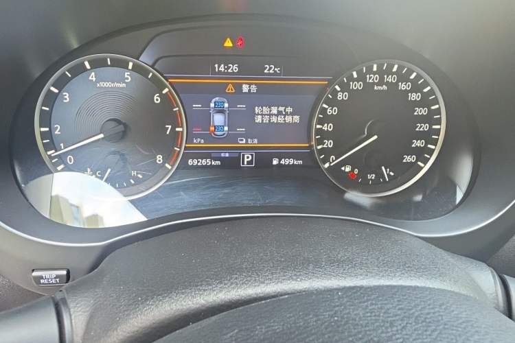 Used Infiniti QX50 2018 2.0T Four-Wheel Drive Smart Edition Odometer Close Up