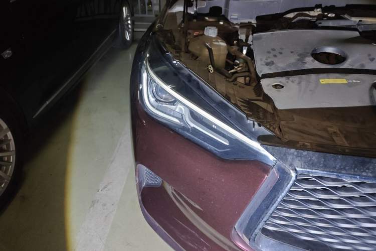 Used Infiniti QX50 2018 2.0T Four-Wheel Drive Elite Edition Right Front Headlight