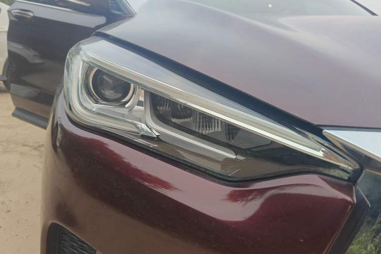 Used Infiniti QX50 2018 2.0T Four-Wheel Drive Elite Edition Right Front Headlight