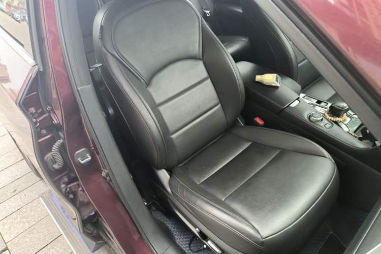 Used Infiniti QX50 2018 2.0T Two-Wheel-Drive Elite Edition Right Front Seat