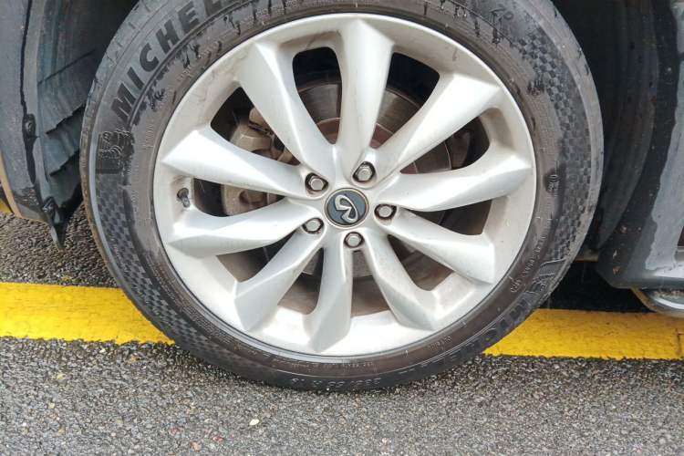 Used Infiniti QX50 2018 2.0T Four-Wheel Drive Elite Edition Right Front Wheel Hub