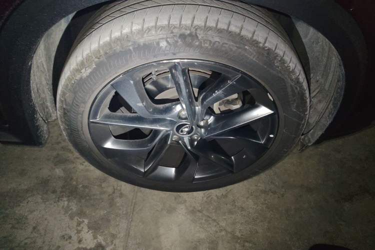 Used Infiniti QX50 2018 2.0T Four-Wheel Drive Smart Edition Right Front Wheel Hub