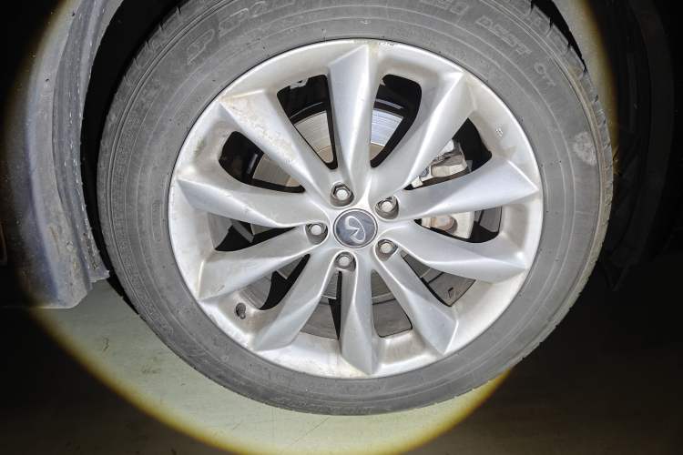 Used Infiniti QX50 2018 2.0T Four-Wheel Drive Elite Edition Right Front Wheel Hub
