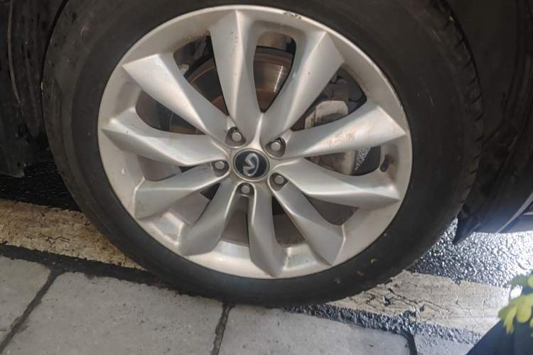 Used Infiniti QX50 2018 2.0T Two-Wheel Drive Fashion Edition Right Front Wheel Hub