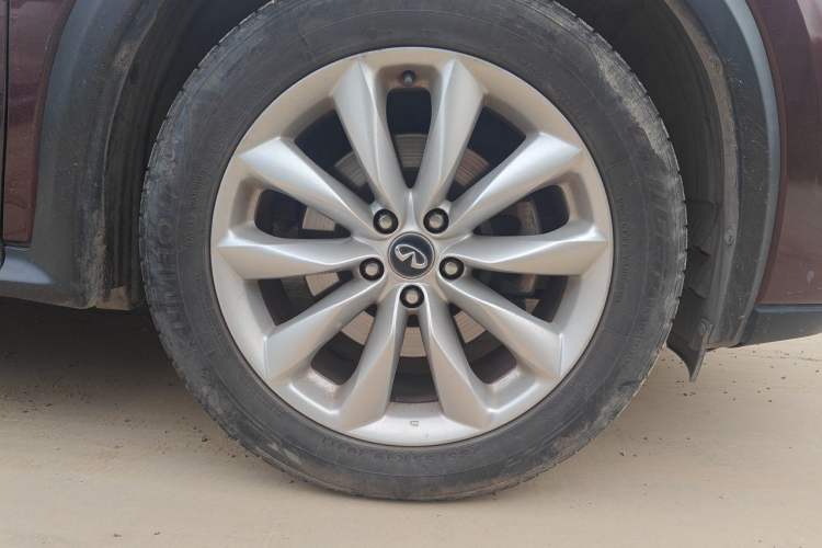 Used Infiniti QX50 2018 2.0T Four-Wheel Drive Elite Edition Right Front Wheel Hub