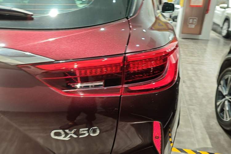 Used Infiniti QX50 2018 2.0T Four-Wheel Drive Smart Edition Right Rear Taillight