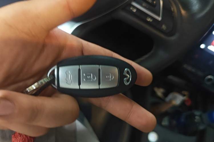 Used Infiniti QX50 2018 2.0T Two-Wheel Drive Fashion Edition Vehicle Key