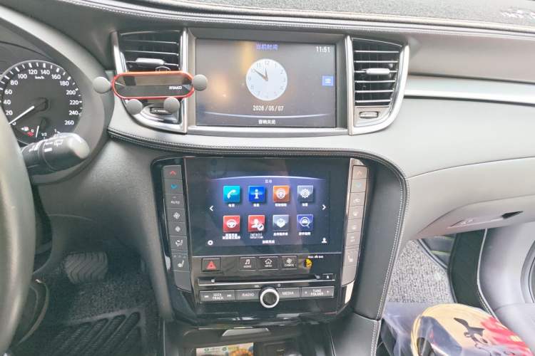 Used Infiniti QX50 2018 2.0T Two-Wheel Drive Fashion Edition Audio And AC Panel