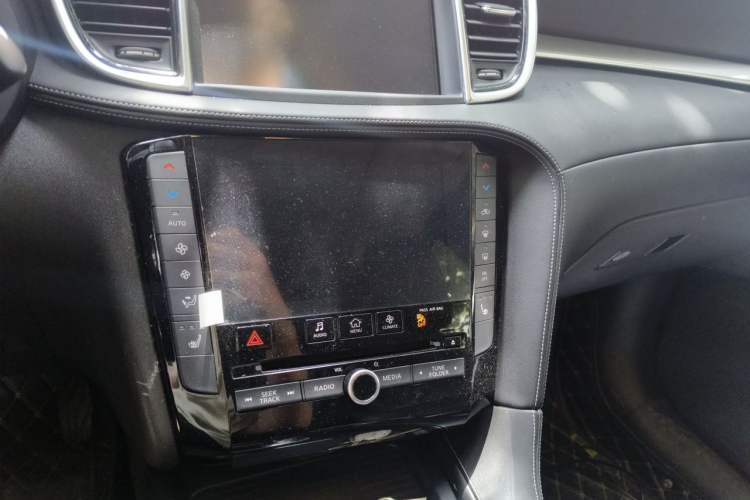Used Infiniti QX50 2018 2.0T Two-Wheel Drive Fashion Edition Audio And AC Panel
