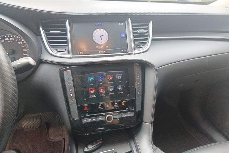 Used Infiniti QX50 2018 2.0T Two-Wheel-Drive Elite Edition Audio And AC Panel