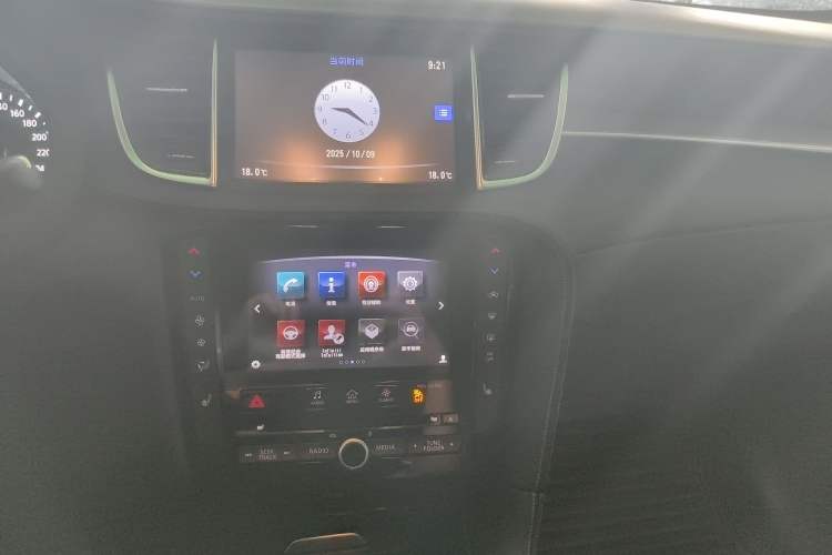 Used Infiniti QX50 2018 2.0T Two-Wheel Drive Fashion Edition Audio And AC Panel