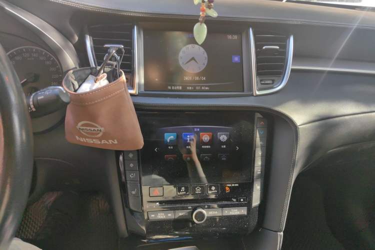 Used Infiniti QX50 2018 2.0T Two-Wheel Drive Fashion Edition Audio And AC Panel
