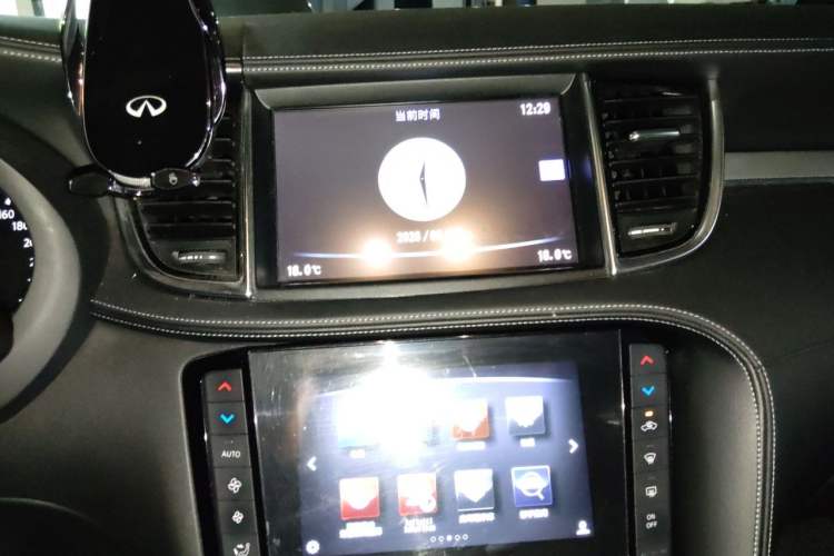 Used Infiniti QX50 2018 2.0T Two-Wheel Drive Fashion Edition Audio And AC Panel