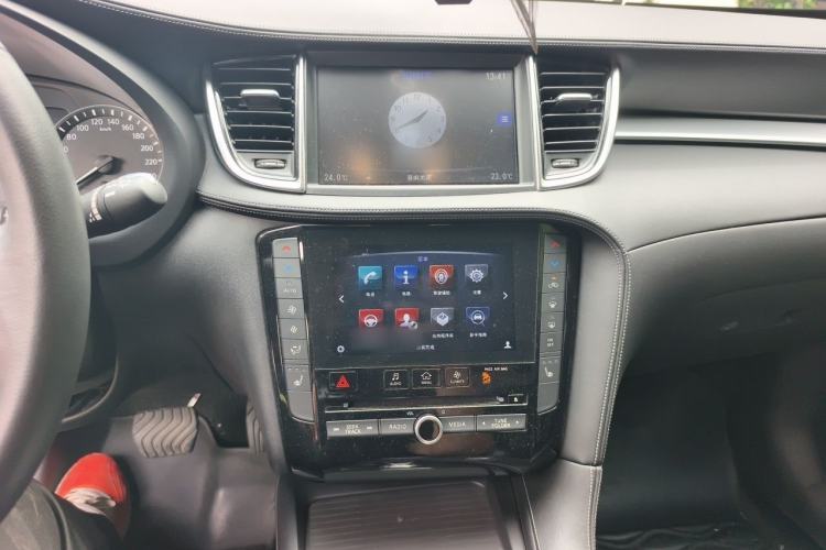 Used Infiniti QX50 2018 2.0T Two-Wheel Drive Fashion Edition Audio And AC Panel