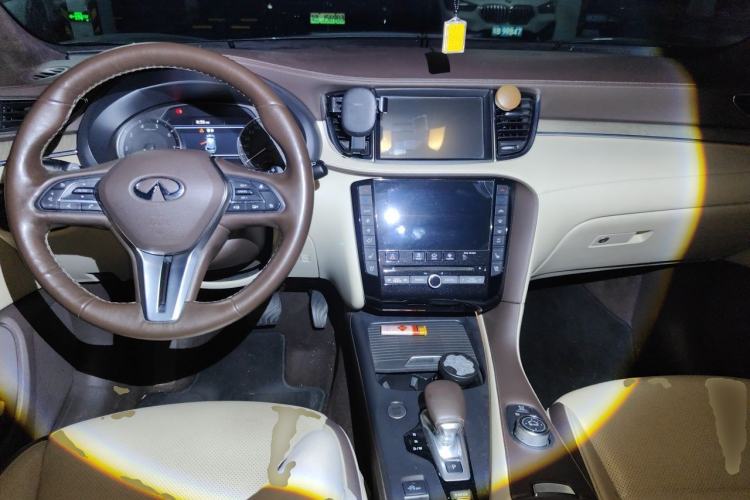 Used Infiniti QX50 2018 2.0T Four-Wheel Drive Luxury Edition Center Console