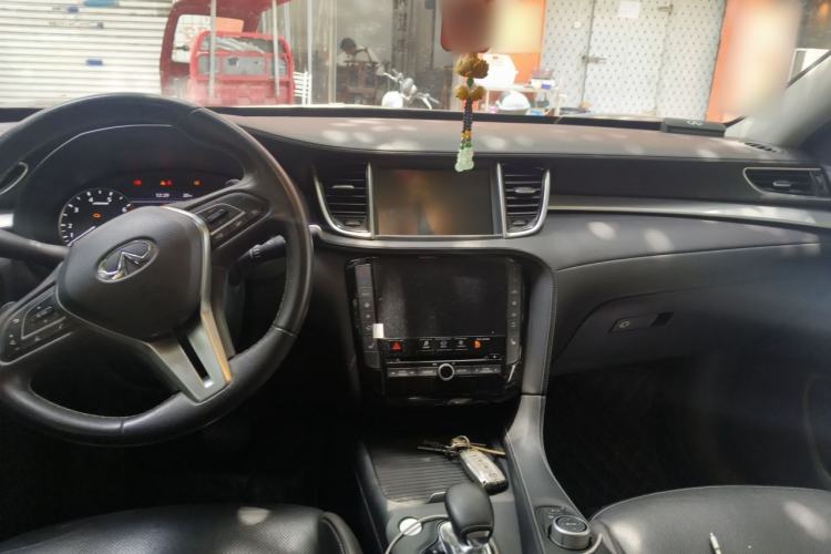 Used Infiniti QX50 2018 2.0T Two-Wheel Drive Fashion Edition Center Console