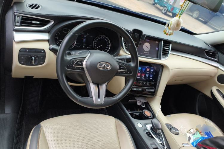 Used Infiniti QX50 2018 2.0T Two-Wheel Drive Fashion Edition Center Console