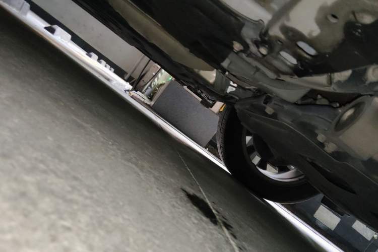 Used Infiniti QX50 2018 2.0T Two-Wheel Drive Fashion Edition Chassis Front Right