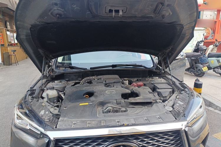 Used Infiniti QX50 2018 2.0T Two-Wheel-Drive Elite Edition Engine Bay