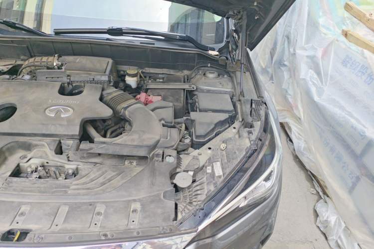 Used Infiniti QX50 2018 2.0T Two-Wheel Drive Fashion Edition Engine Bay Left