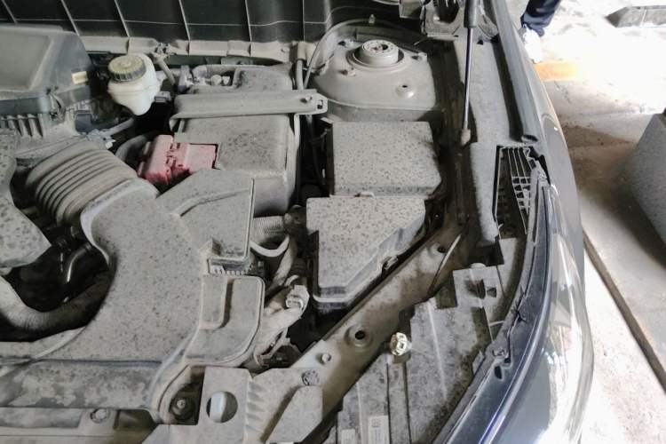 Used Infiniti QX50 2018 2.0T Two-Wheel Drive Fashion Edition Engine Bay Left