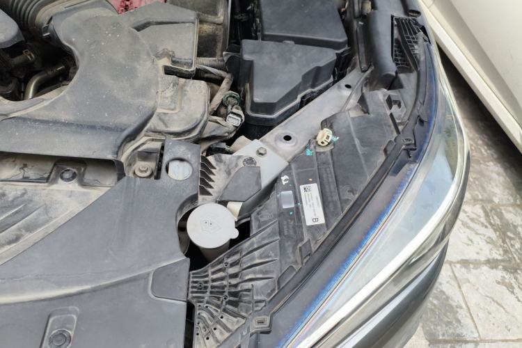 Used Infiniti QX50 2018 2.0T Two-Wheel Drive Fashion Edition Engine Bay Left