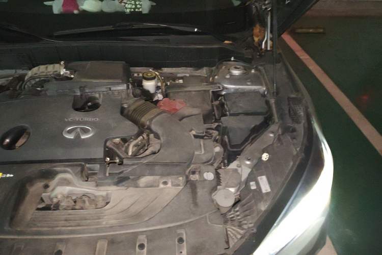 Used Infiniti QX50 2018 2.0T Two-Wheel Drive Fashion Edition Engine Bay Left