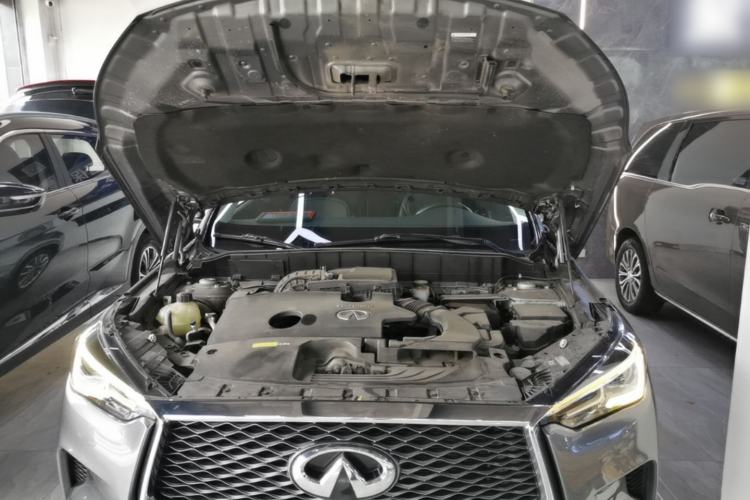 Used Infiniti QX50 2018 2.0T Two-Wheel Drive Fashion Edition Engine Bay