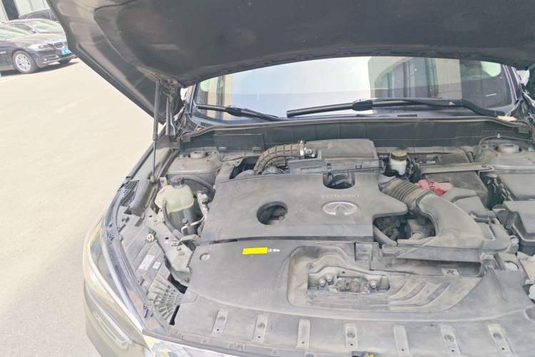 Used Infiniti QX50 2018 2.0T Two-Wheel Drive Fashion Edition Engine Bay Right
