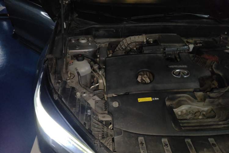 Used Infiniti QX50 2018 2.0T Four-Wheel Drive Luxury Edition Engine Bay Right