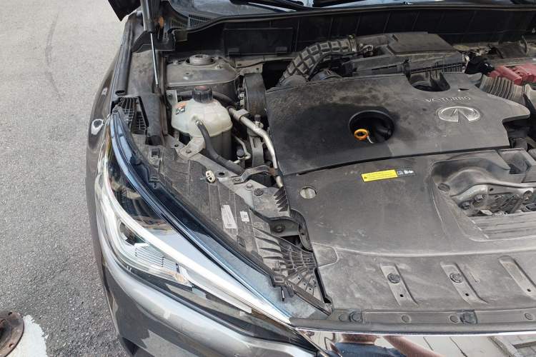 Used Infiniti QX50 2018 2.0T Two-Wheel-Drive Elite Edition Engine Bay Right