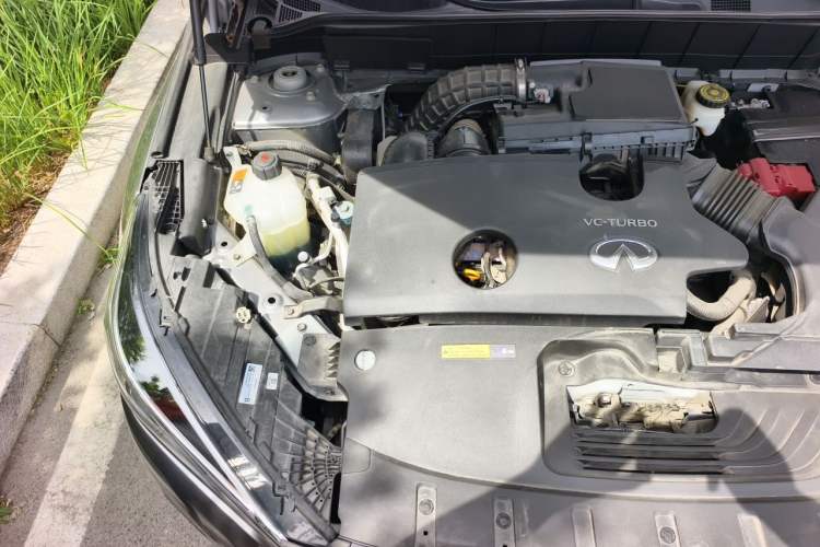 Used Infiniti QX50 2018 2.0T Two-Wheel Drive Fashion Edition Engine Bay Right