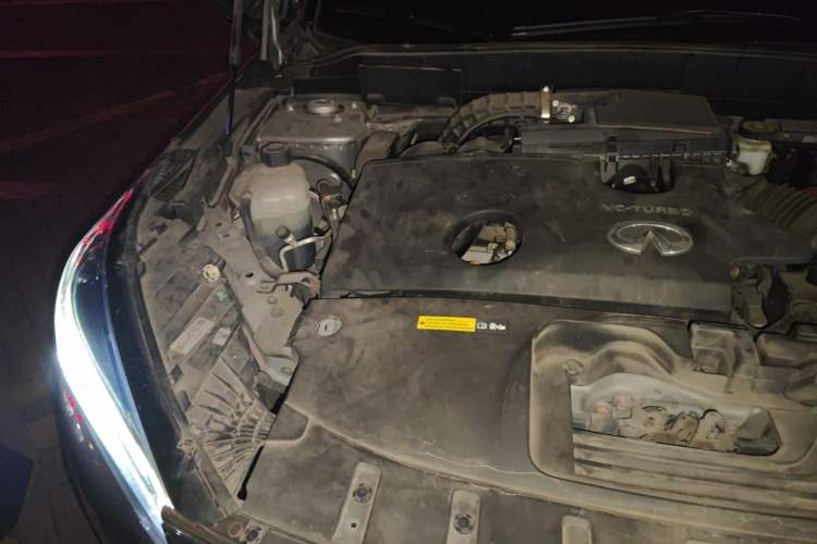 Used Infiniti QX50 2018 2.0T Four-Wheel Drive Elite Edition Engine Bay Right