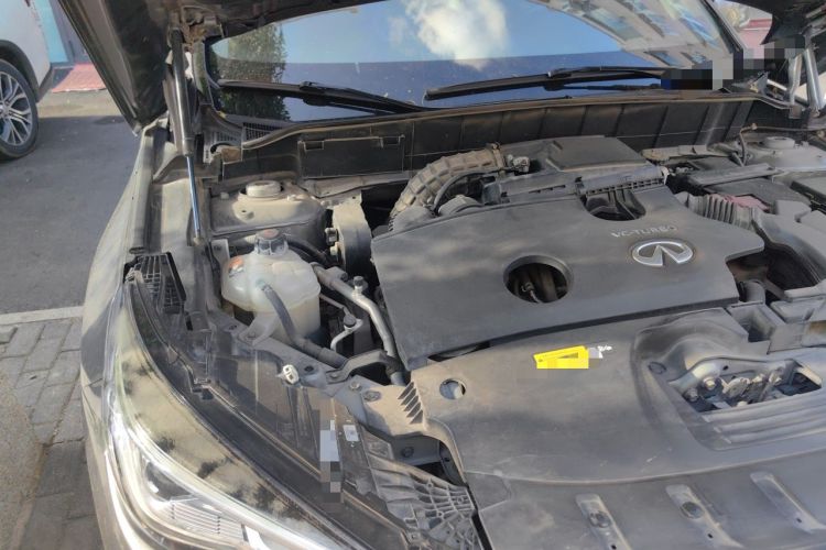 Used Infiniti QX50 2018 2.0T Two-Wheel Drive Fashion Edition Engine Bay Right