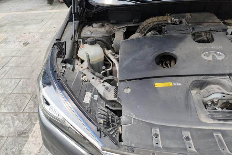 Used Infiniti QX50 2018 2.0T Two-Wheel Drive Fashion Edition Engine Bay Right