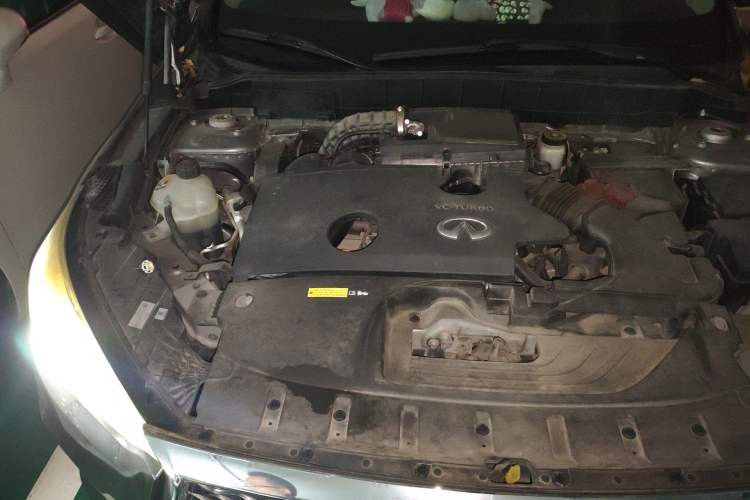 Used Infiniti QX50 2018 2.0T Two-Wheel Drive Fashion Edition Engine Bay Right