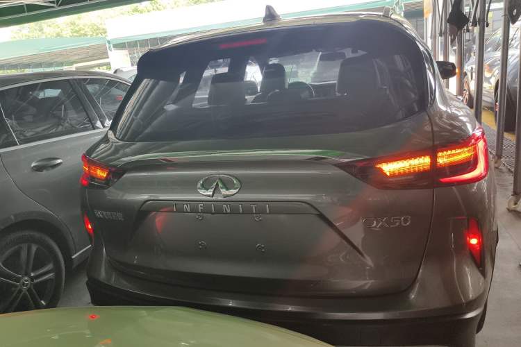 Used Infiniti QX50 2018 2.0T Two-Wheel Drive Fashion Edition Exterior 4