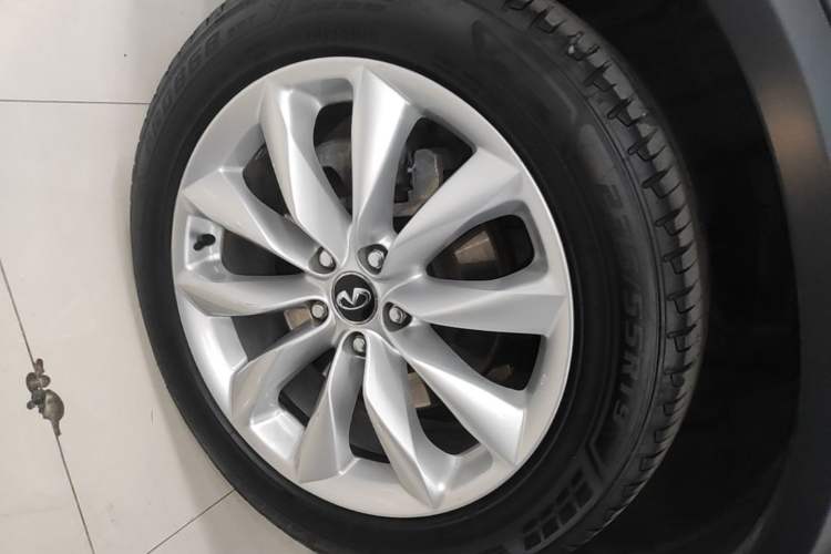 Used Infiniti QX50 2018 2.0T Four-Wheel Drive Elite Edition Left Front Wheel Hub
