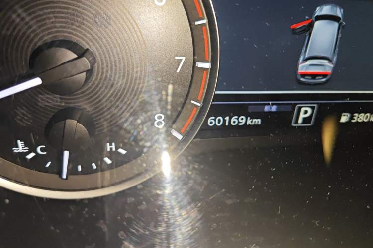 Used Infiniti QX50 2018 2.0T Four-Wheel Drive Elite Edition Odometer Close Up